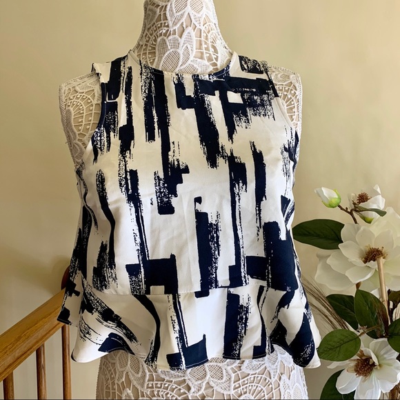 Aqua woman’s short ruffle hem sleeveless top sz M - Picture 2 of 3